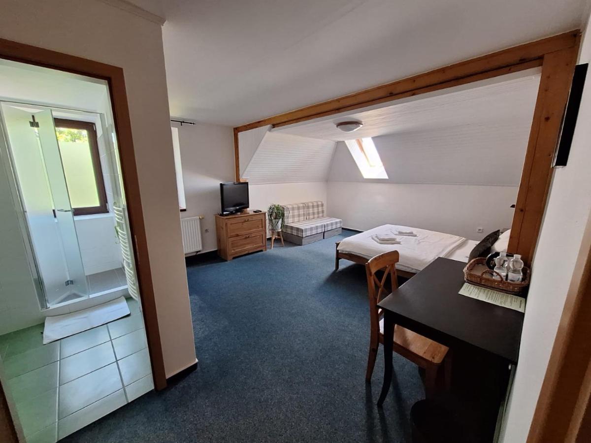 Vila Fenix B&B Ruzomberok Exterior foto